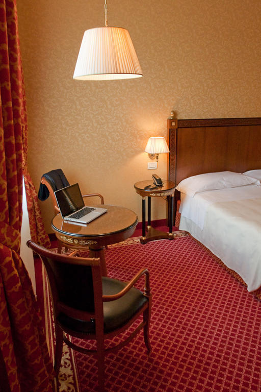 Hotel Maxim أنسولا ديليميليا الغرفة الصورة