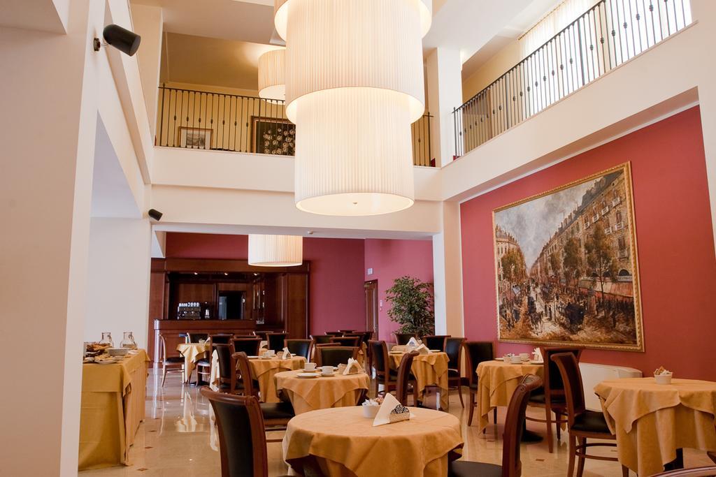 Hotel Maxim أنسولا ديليميليا المظهر الخارجي الصورة
