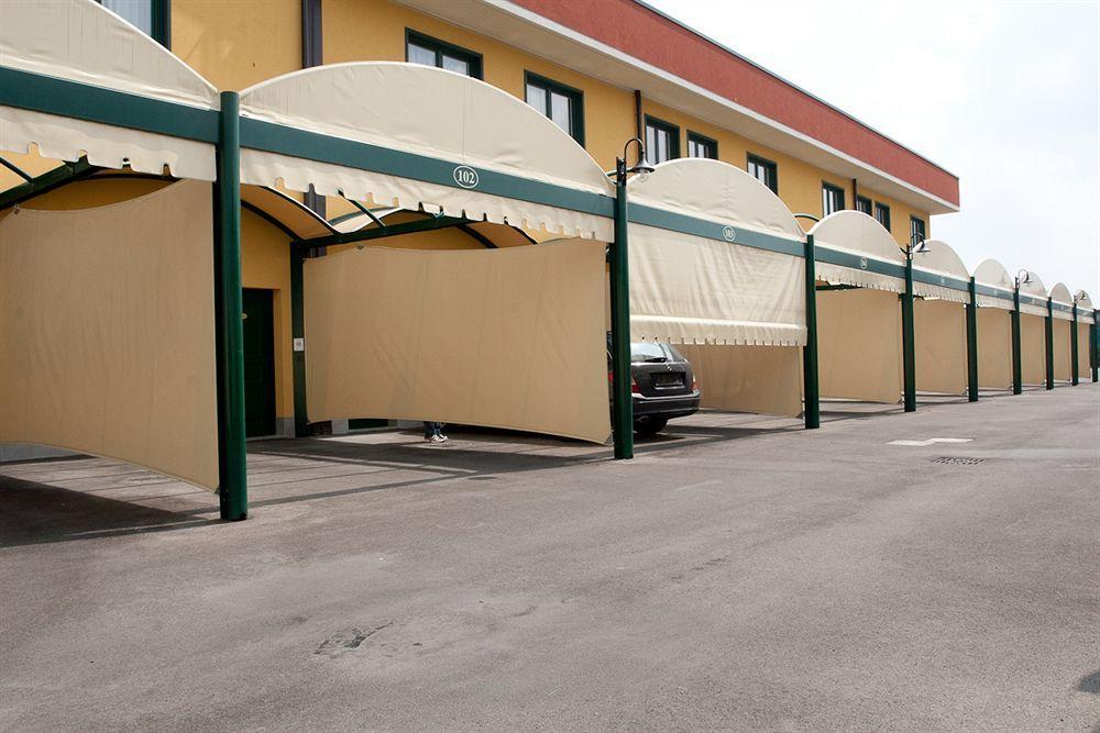 Hotel Maxim أنسولا ديليميليا المظهر الخارجي الصورة