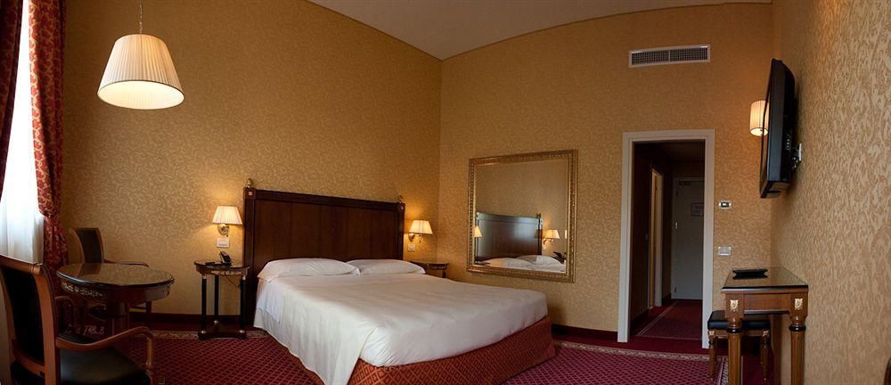 Hotel Maxim أنسولا ديليميليا المظهر الخارجي الصورة